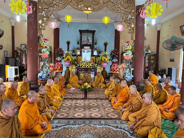 An Nhơn: Tưởng niệm Cố Trưởng lão Giác Dưỡng và An vị Bảo Tháp Liên Hoa